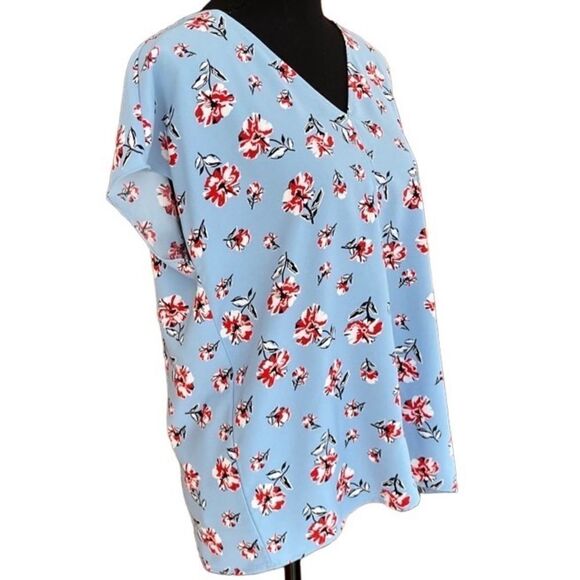 Hilary Radley blue floral v neck cap sleeved relaxed fit top size M. - Picture 4 of 7